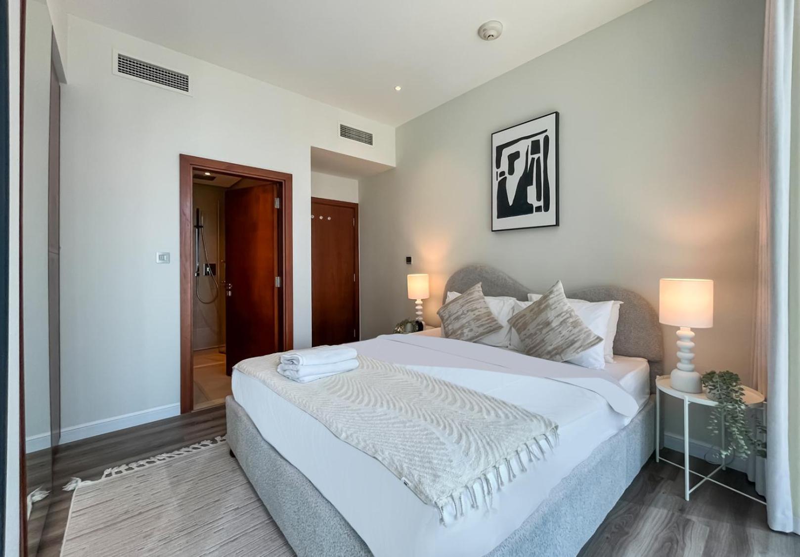 Livbnb - 2br With Breathtaking Marina View Apartment